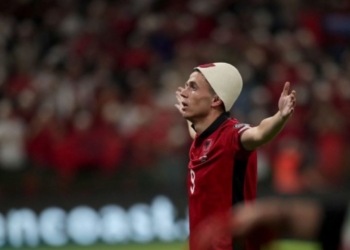 Jasir Asani me lavëdata për Sylvinho dhe zbulon ofertat