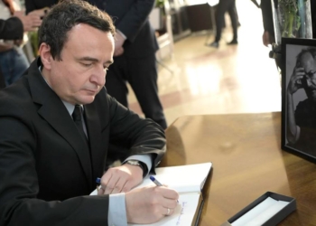 Kurti: Luan Mulliqi jeton me ne përmes skulpturave në vendin tonë e anekënd botës