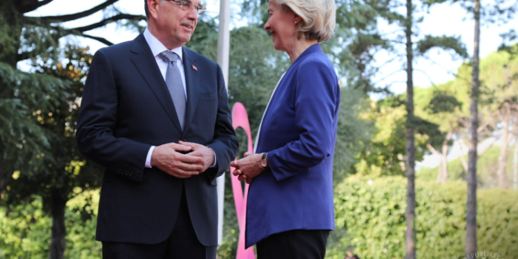Presidentja e KE-së thotë se Shqipëria është në rrugë të mirë për anëtarësim në BE