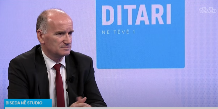 Çollaku: Deponi të armëve nga Serbia përveç në veri, mund të ketë edhe në qendra të tjera