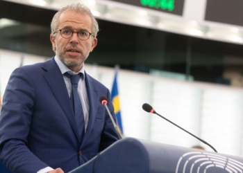 Eurodeputeti holandez: BE-ja ta ndëshkojë Serbinë