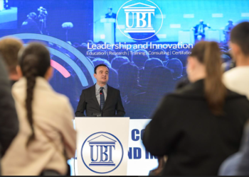 Kurti merr pjesë në konferencën “Lidershipi në kohë sfiduese”