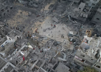 Izraeli kryen sulme ajrore afër spitalit më të madh në Gazë