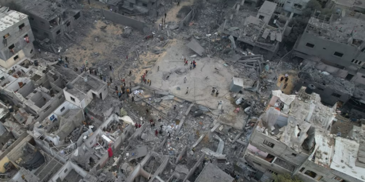 Izraeli kryen sulme ajrore afër spitalit më të madh në Gazë