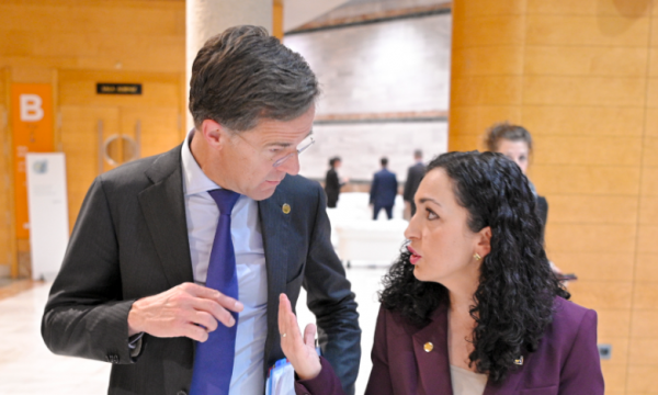 Osmani bisedon me Rutte: Theksova domosdoshmërinë që Serbia të mbahet përgjegjëse për aktin terrorist