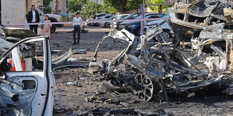 Një i vdekur dhe 15 të plagosur në sulmin e Hamasit në Izrael