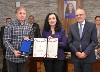 Osmani dekoron post mortem me Medaljen Presidenciale të Meritave, Milan Shuflajn, Vinçenc Gjinin dhe Shime Deshpalin