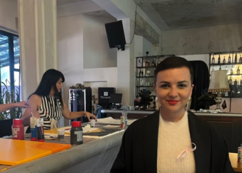 “M’u duk sikur më ra tavani”: Rrëfimi i Arbelës për kancerin në gji