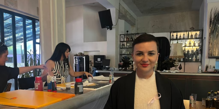 “M’u duk sikur më ra tavani”: Rrëfimi i Arbelës për kancerin në gji