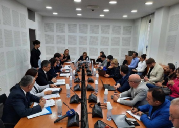 Auditori: 129 punonjës të komunitetit serbë marrin paga pa shkuar në punë fare