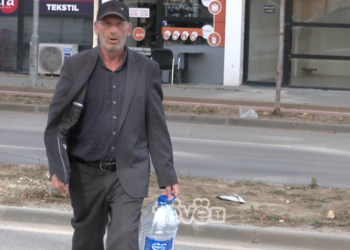 Qytetarët fillojnë të blejnë ujë, KRU “Prishtina” thotë se problemi do të zgjidhet brenda katër dite