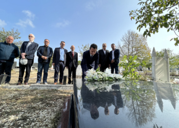 Në 26-vjetorin e protestave studentore, Kurti nderon Statovcin