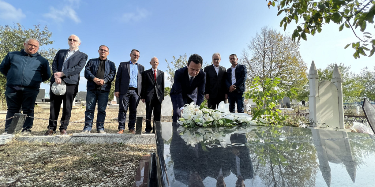 Në 26-vjetorin e protestave studentore, Kurti nderon Statovcin