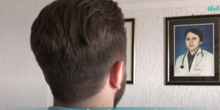 Babai mjek ne luftë, djali në paqe – i biri i mjekut të UÇK-së e ndjek profesionin e të atit