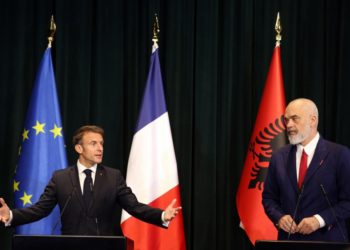 Deklarata e Macron për Kosovën, KE: Një shtet i vetëm nuk pezullon dot vizat