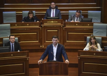 Krasniqi – LVV-së: 4 vjet i bëni nesër në pushtet dhe ende vetëm arsyetoheni