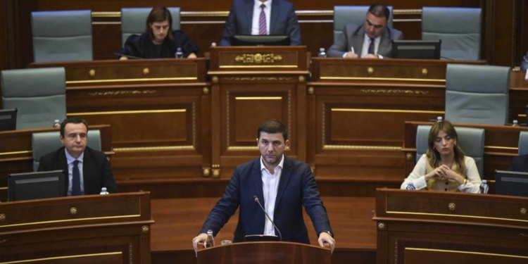 Krasniqi – LVV-së: 4 vjet i bëni nesër në pushtet dhe ende vetëm arsyetoheni