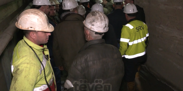 Rritet numri i minatorëve grevistë që marrin trajtim mjekësor