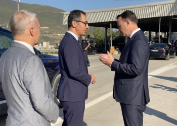 Ministri gjerman i Ushqimit dhe Bujqësisë në Kosovë, Peci e pret në pikën kufitare në Han të Elezit