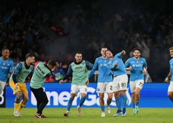 Napoli-Milan dhurojnë spektakël dhe ndahen të barbartë në “Diego Armando Maradona”