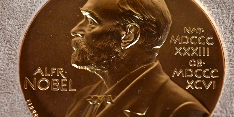 Tre shkencëtarë fitojnë Nobelin për Fizikë për përdorim të dritës në studim të elektroneve