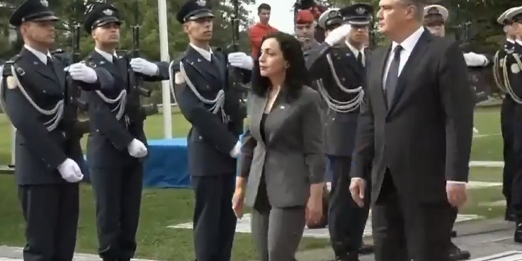 Osmani pritet me ceremoni shtetërore nga Milanoviq