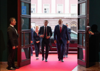 Rama citon Macron: S’do të hap rrugë për vizat nëse Prishtina s’i hap rrugë planit franko-gjerman