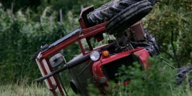 Vdes një person në Rahovec, dyshohet se u rrotulla me traktor