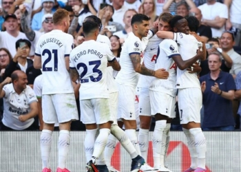 Tottenham fiton derbin me Fulhamin dhe kryeson kampionatin anglez