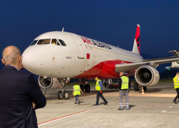 Në Tiranë arrijnë edhe disa shtetas të Kosovës me aeroplanin nga Izraeli