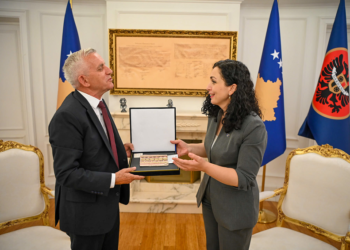 Osmani pret në takim lamtumirës ambasadorin e Shqipërisë, Qemal Minxhozi