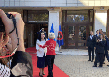 Osmani pret presidenten e Komisionit Evropian