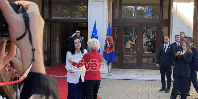 Osmani pret presidenten e Komisionit Evropian