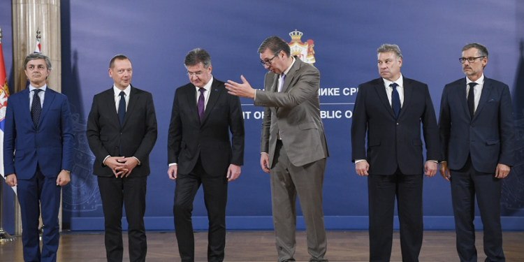 Vuçiq: Qëllimi i pesëshes diplomatike është që Serbia ta njohë Kosovën