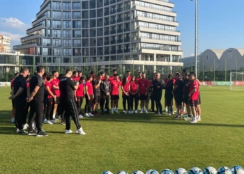 Shqipëria me një seancë stërvitore me ndryshe se herë të tjera, Çuni u bashkohet kuqezinjëve