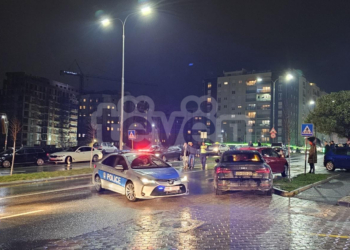 Një grua goditet nga vetura në Prishtinë