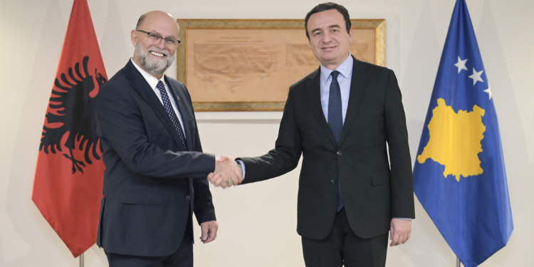 Kurti pret ambasadorin e ri të Shqipërisë, theksohen raportet vëllazërore mes dy shteteve
