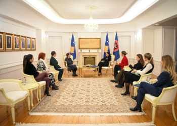 Osmani takon Grupin Avokues për Mbrojtjen e Grave, u premton mbështetje