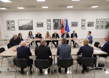 Edhe Shqipëria dështon t’i bindë politikanët shqiptarë nga Lugina të garojnë me një listë të përbashkët
