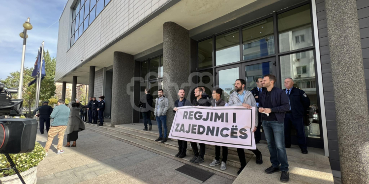 PSD bllokon hyrjen e Kuvendit