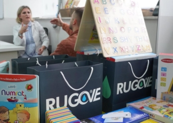 Korporata “Rugove” dhe Libraria “Buzuku” dhurojnë donacion për Klinikën e Logopedisë në QKUK