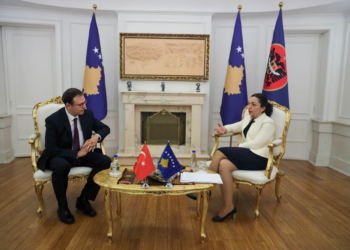 Intensifikimi i bashkëpunimit, temë diskutimi mes Osmanit dhe ambasadorit turk