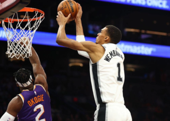 Wembanyama shkëlqen në fitoren e Spursit ndaj Sunsit