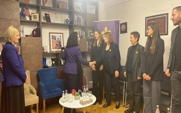 Osmani mban takim me të mbijetuarat e dhunës seksuale gjatë luftës