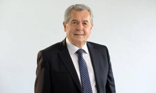 Refuzohet kërkesëpadia e Avni Kastratit për anulimin e dekretit, me të cilin u shkarkua nga pozita e Ambasadorit