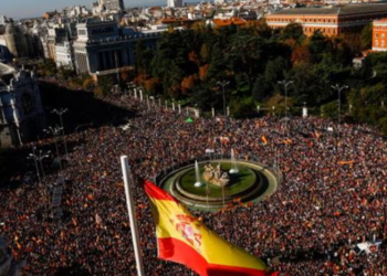 Protestë masive në Spanjë, qytetarët kundërshtojnë marrëveshjen për formimin e qeverisë