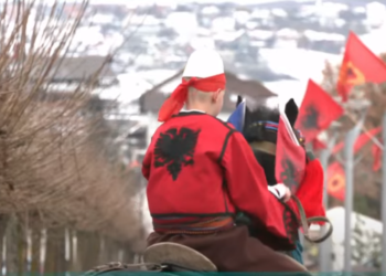 Mijëra vizitorë ia mësyjnë Prekazit