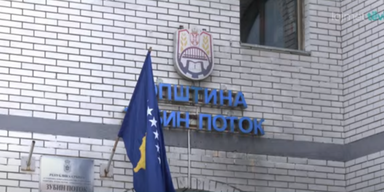 Afër 1500 serbë kanë aplikuar për pasaporta të Kosovës