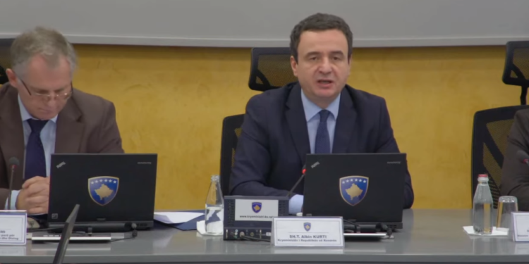 Kurti numëron arritjet e Qeverisë, akuzon Gjykatën Kushtetuese për Projektligjin për Vetingun