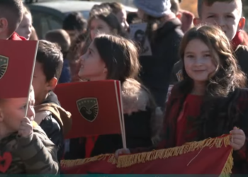 Qytetarët vizitojnë kazermën “Adem Jashari”